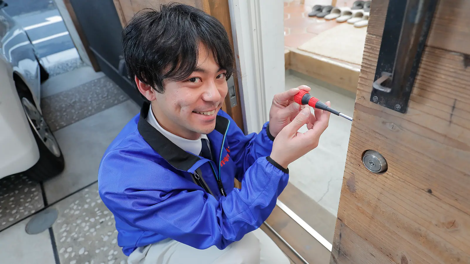 一軒家の鍵交換作業