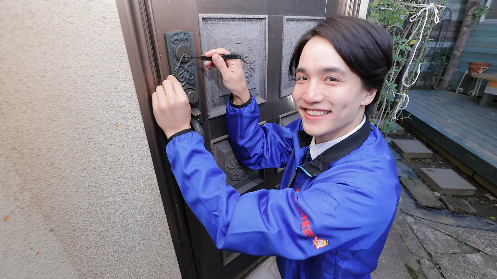 一軒家の鍵開け作業