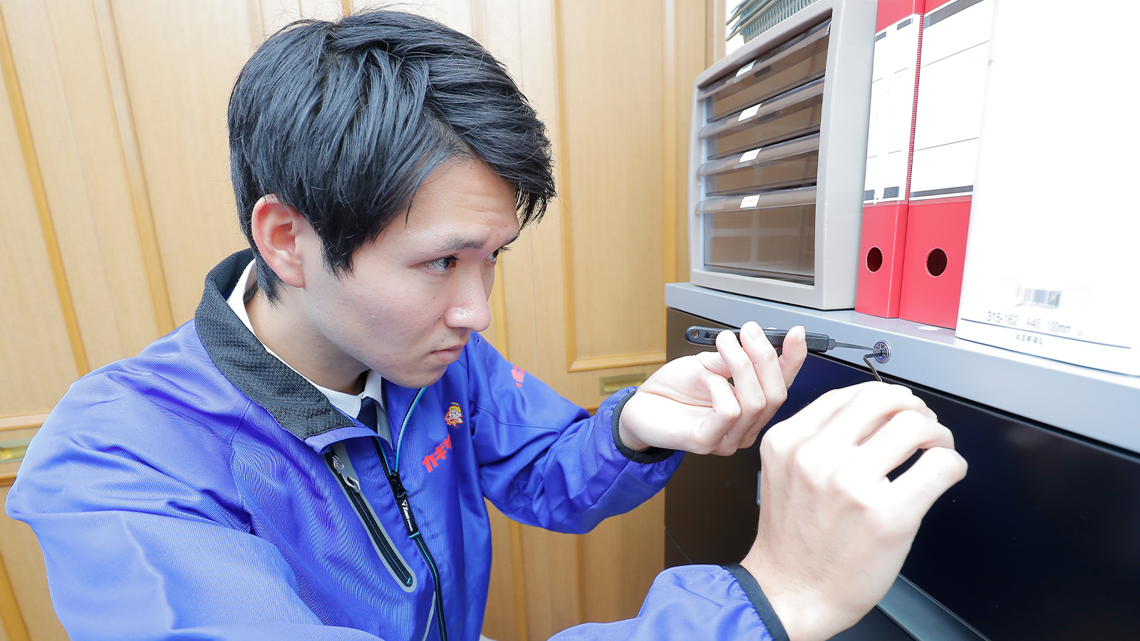 自宅で解決できない時は鍵の専門業者へ